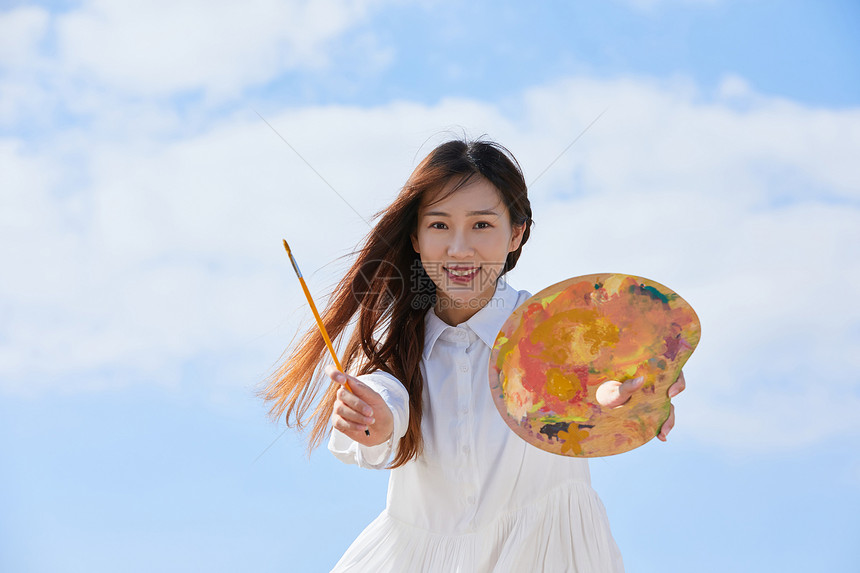 文艺清新美女户外油画写生图片