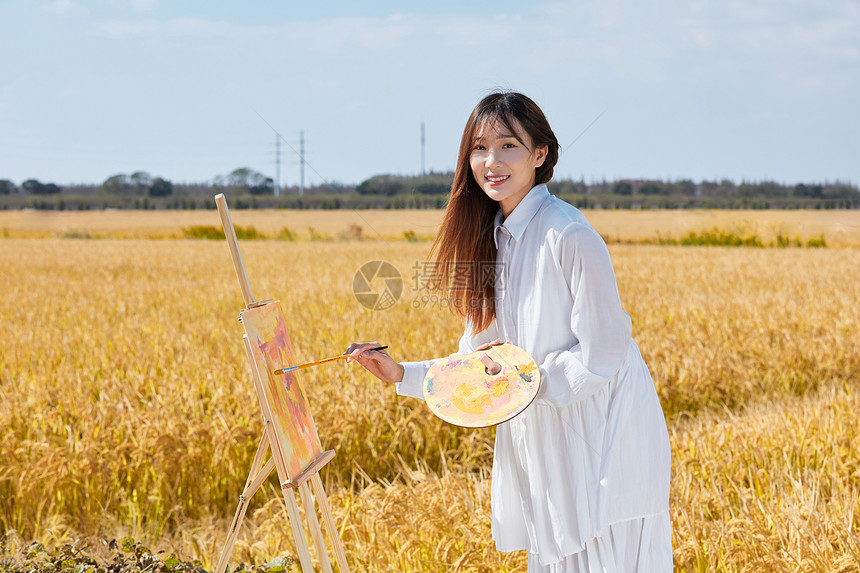 文艺清新美女户外油画写生图片