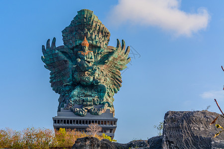 保护神巴厘岛神鹰广场雕像背景