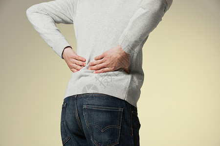 腰背疼痛青年男性身体不适背景