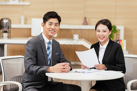 女面试官面试官与面试女青年背景