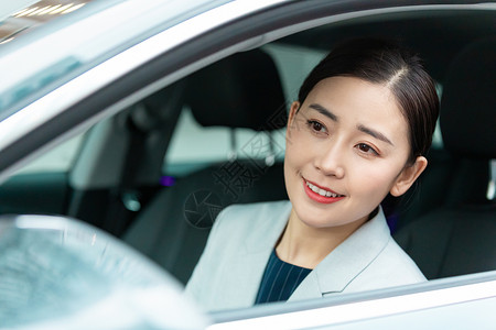 商务女性白领美女司机驾车图片