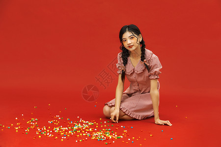 可爱女生玩彩虹糖背景图片