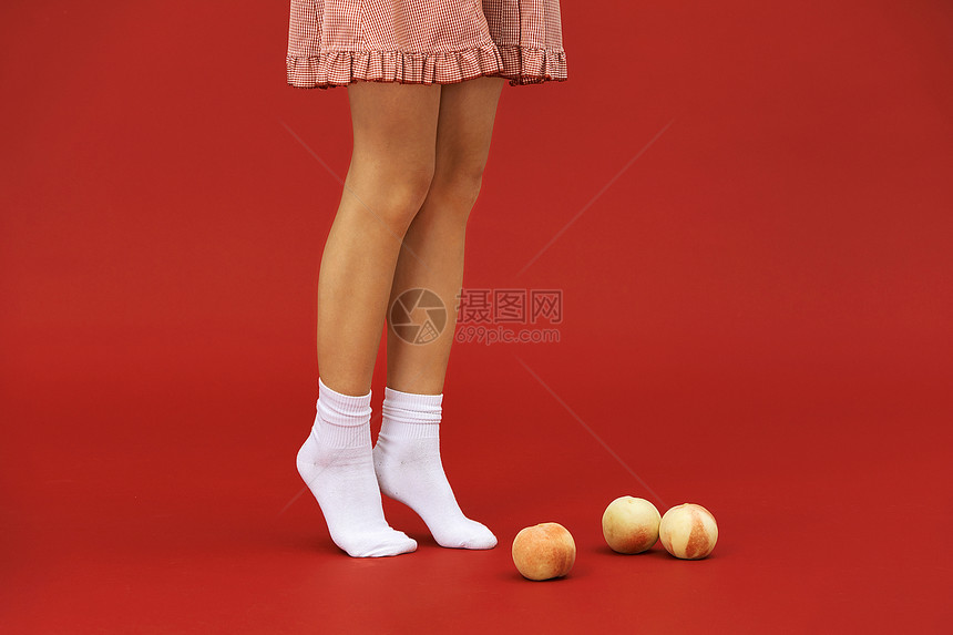 可爱女生腿部和蜜桃图片
