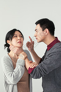 青年夫妻家庭暴力高清图片