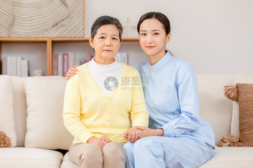 护工和老奶奶沟通图片