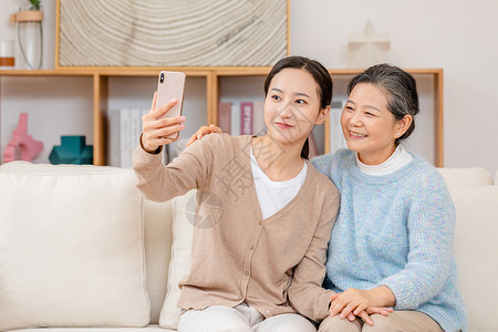 女儿与母亲在一起自拍高清图片