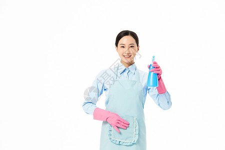 家政服务女性使用洒水器图片