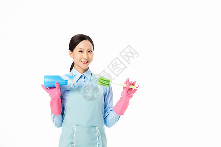 家政服务女性手拿喷壶和长柄清洁刷图片