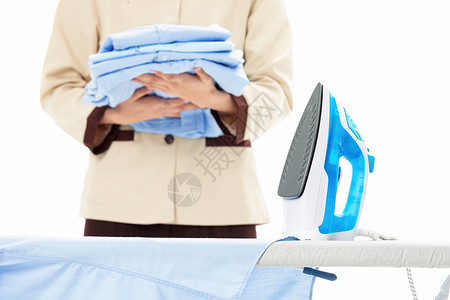 干洗衣家政服务女性熨烫衣服背景