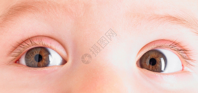 婴儿眼睛的特写镜头图片