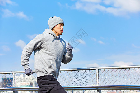 跑步的男生年轻男士冬季跑步健身背景