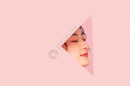 粉色三角形创意美女局部脸部美妆背景