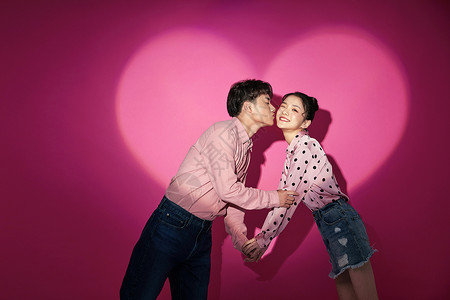 韩系写真年轻情侣亲吻形象背景