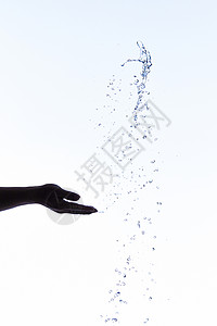 手和水滴剪影背景图片
