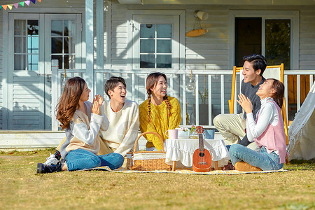 男人聊天青年人户外聚会背景