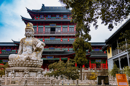 与神同行南京毗卢寺佛像与传统建筑背景