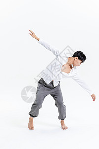男性舞者舞蹈动作图片