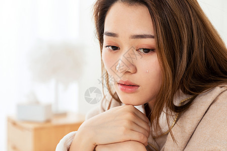 耳边悲伤女性流泪局部特写背景