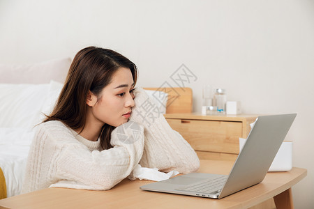 居家女性看电视年轻美女居家生活追剧看悲剧背景