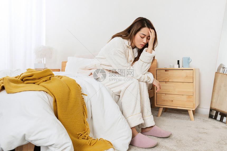 女性分手失恋悲伤情绪图片