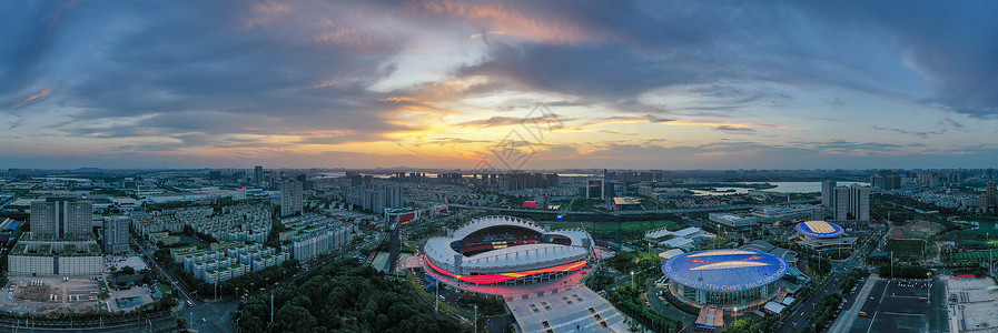 夕阳晚霞下的武汉城市全景长图背景图片