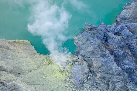 硫磺冠印尼宜珍火山湖硫磺开采航拍背景