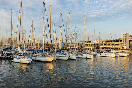 西班牙地中海西班牙巴塞罗那地中海港口停泊的游艇背景