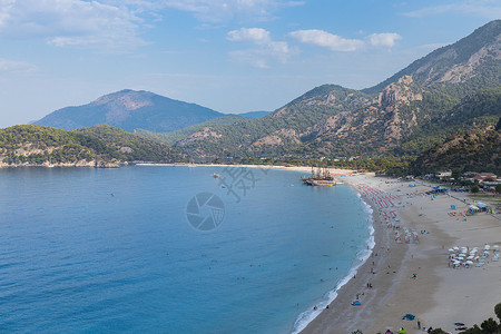 海滩晒太阳人夏季蓝色爱琴海旅游度假风光背景