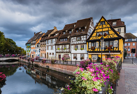 彩色小镇法国旅游城市科尔马彩色木筋房背景