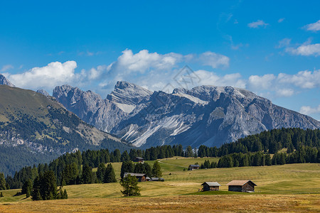 意大利多洛米蒂山区苏西高原山脉自然风光高清图片