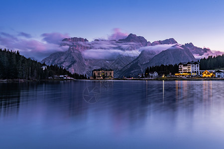 措那湖意大利阿尔卑斯山高山湖泊密苏里那湖夜景背景