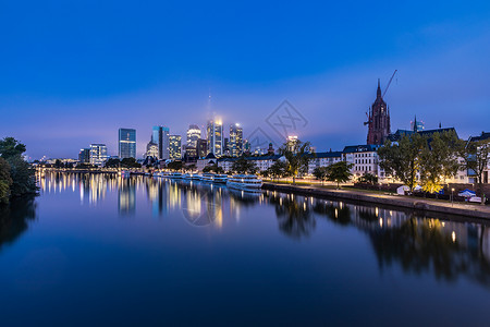 德国法兰克福城市夜景背景图片