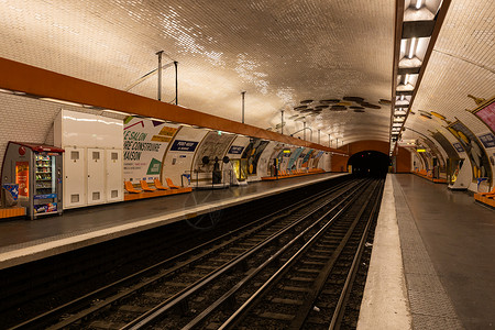 法国巴黎地铁站台高清图片