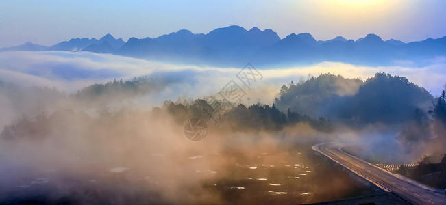 ps起雾素材宛如仙境的公路背景