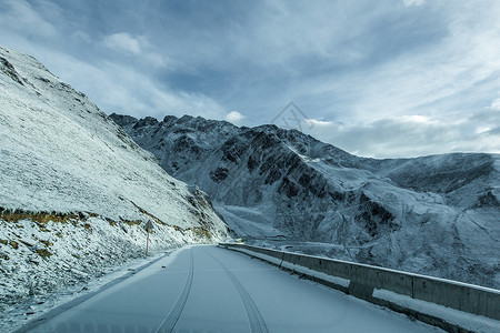 雪天道路云海雪山道路背景