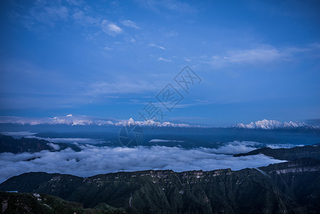 雅安牛背山云海雪山图片