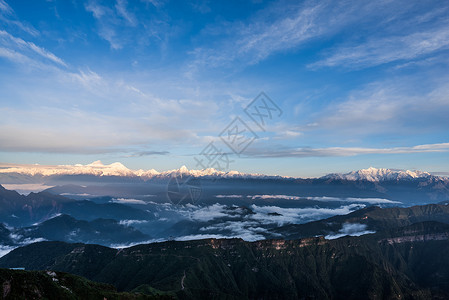 雅安牛背山云海雪山背景图片