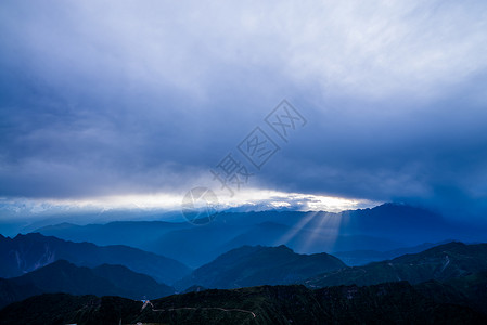 雅安牛背山云海雪山背景图片