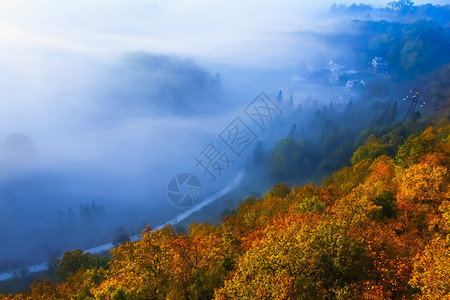 中国景六盘水秋色雾景背景