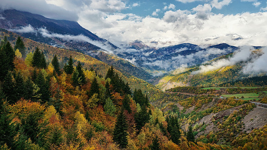 格鲁吉亚梅斯蒂亚高加索山脉高清图片