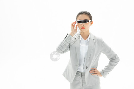 带vr眼镜的职业女性背景图片