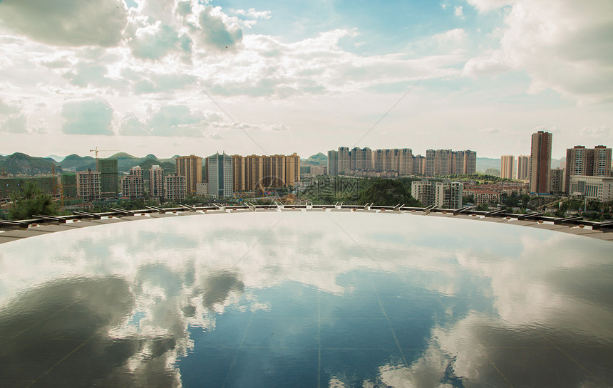 贵州贵阳泉湖公园天空之境图片