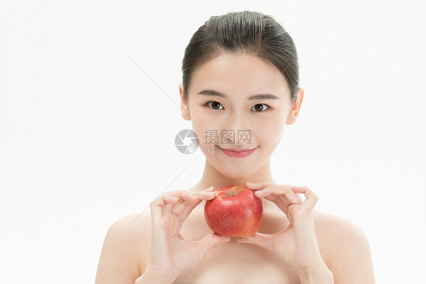 健康活力美妆少女手拿苹果图片