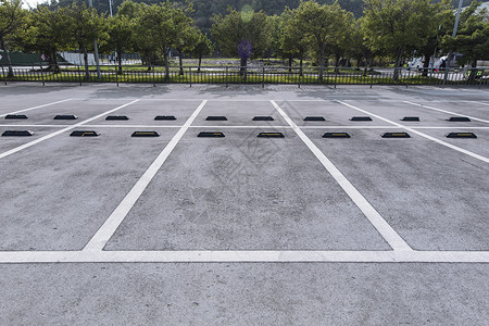 停车位指示牌地面空间空旷停车场背景