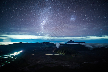 印尼布罗莫火山星空夜景高清图片