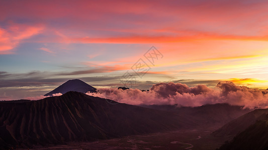 布罗坎特印尼火山云海火烧云背景