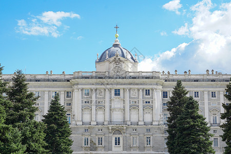 旅游王国午后马德里萨巴蒂尼花园远眺王国景观背景