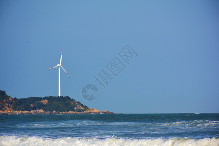 福建漳浦六鳌海滩风车高清图片
