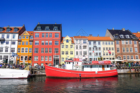 红色七月七月哥本哈根新港彩色房子景观背景